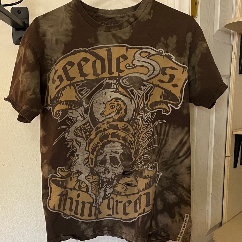 Seedless tie dyed MEDIUM t shirt.